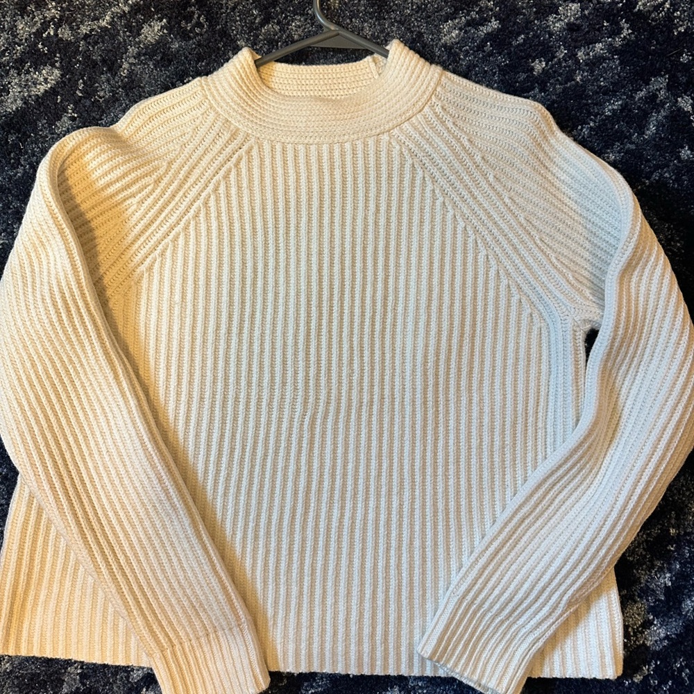 Banana republic ribbed crew neck sweater